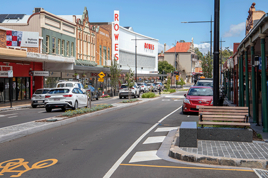 Russell St Facing West