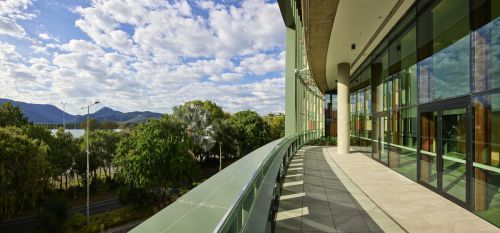 Mezzanine level external terrace 